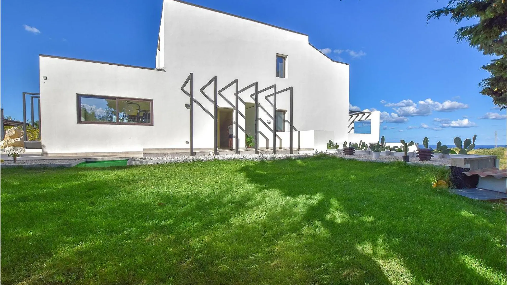 5 Bedroom Nice Home In Trappeto
